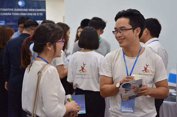 Hàng nghìn bạn trẻ đã tham gia hội nghị và Triển lãm khởi nghiệp quốc tế Đà Nẵng - SURF 2018 để tìm kiếm cơ hội khởi nghiệp.