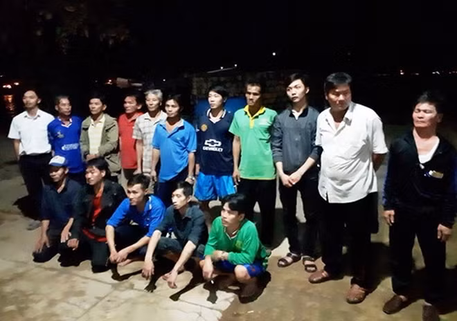 15 ngư dân trên tàu cá BĐ-97619 TS đã được cứu nạn kịp thời trong đêm tối ngoài biển Quy Nhơn.