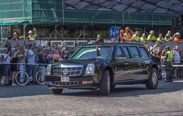 Cadillac "Quái thú" của ông Trump được đánh giá nhỏ hơn một chút so với xế "khủng" của ông Putin.