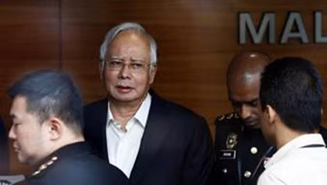 Cựu Thủ tướng Najib Razak đến trụ sở Ủy ban chống tham nhũng Malaysia ngày 24-5.
