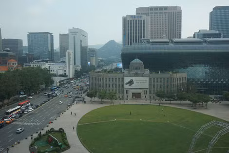 Đường 10 làn xe ở trung tâm Seoul.