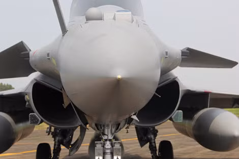 Các tiêm kích Rafale lần đầu tiên có mặt tại sân bay quốc tế Nội Bài. Ảnh: Đại sứ quán Pháp tại Việt Nam.