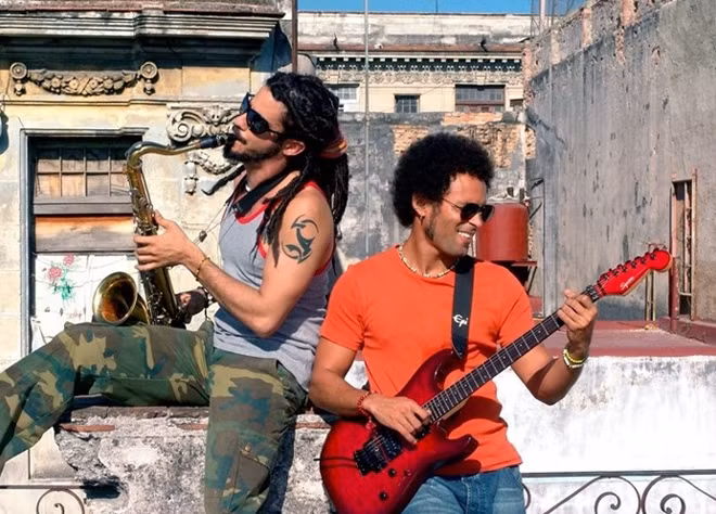 Người Cuba có lòng tự trọng và ý thức cao về phẩm giá. Họ không phấn đấu cho sự giàu có bên ngoài và sự tự tin của họ đến từ bên trong. Người Cuba tôn trọng bản thân, bạn sẽ không bao giờ thấy người say trên đường phố. Họ rất thân thiện, có tỷ lệ tội phạm thấp mặc dù kinh tế còn khó khăn.