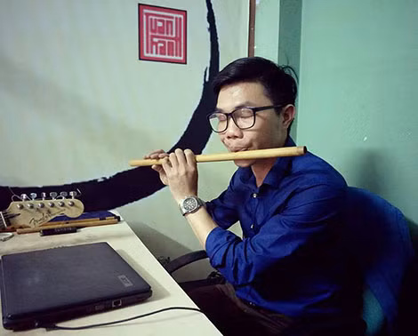 Thầy giáo khiếm thị Trần Bình Minh.