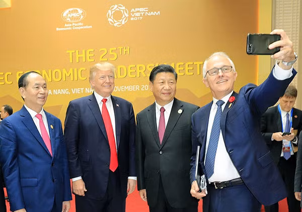 Khoảnh khắc selfie của các nguyên thủ tại Hội Nghị APEC Đà Nẵng 2017.