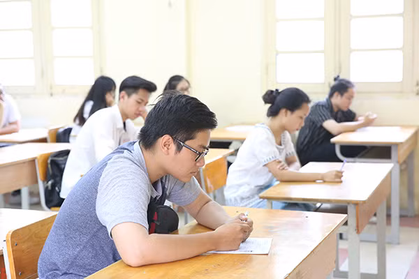 Ảnh minh họa: Tự chủ đại học không phải chỉ chăm bẵm cơ chế tài chính, loay hoay làm thế nào để thu nhiều học phí.