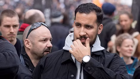 Alexandre Benalla trong cuộc tuần hành ngày 1-5-2018 ở Paris.
