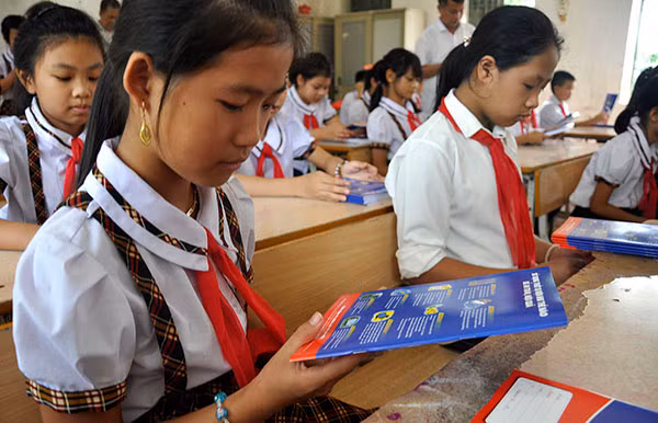 Học sinh rất thích thú với những kiến thức hướng dẫn sử dụng điện an toàn, hiệu quả.