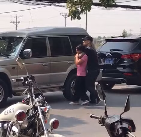 Trong cơn “ngáo” đá, đối tượng Trần Đức Anh khống chế nữ hộ lý để giải cứu người anh giang hồ.