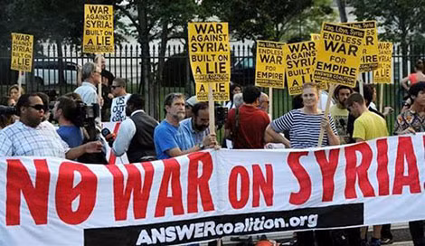 Người dân Mỹ biểu tình chống sự can thiệp vào Syria. Ảnh: PressTV.