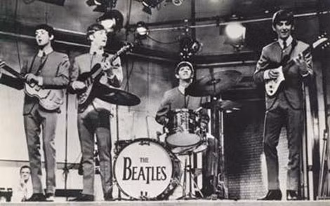 Nhóm “Tứ quái” The Beatles khi bắt đầu thành danh. Nhóm “Tứ quái” The Beatles khi bắt đầu thành danh.