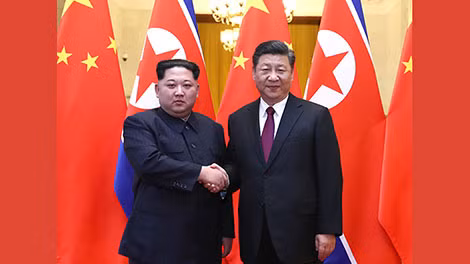 Nhà lãnh đạo Triều Tiên Kim Jong-un và Chủ tịch Tập Cận Bình. Ảnh: Tân Hoa xã.