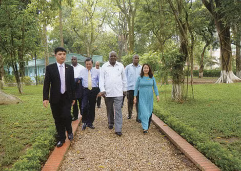 Chủ tịch Quốc hội Cuba Esteban Lazo Hernández thăm Khu di tích Phủ Chủ tịch. Chủ tịch Quốc hội Cuba Esteban Lazo Hernández thăm Khu di tích Phủ Chủ tịch.