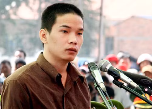 Vũ Văn Tiến tại phiên tòa xử lưu động năm 2015 tại Bình Phước.