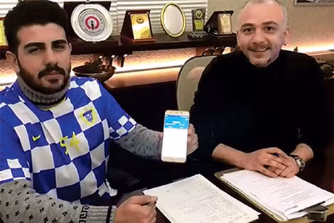 Omer Faruk Kiroglu gây chú ý vì được CLB Harunustaspor định giá bằng Bitcoin.