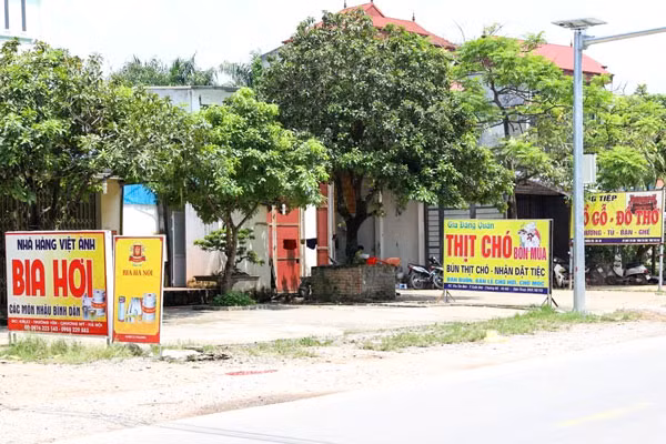 Ngay mặt đường 6, đoạn rẽ vào thôn Yên Trường không còn nhiều quán thịt chó như ngày trước.