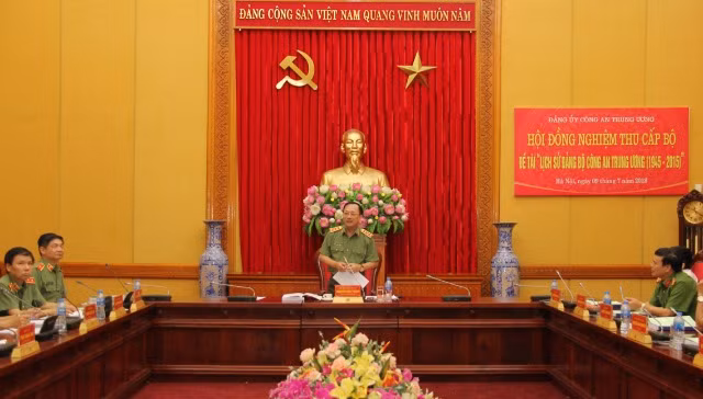Thứ trưởng Nguyễn Văn Thành phát biểu tại buổi làm việc.