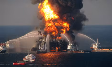 Vụ cháy nổ giàn khoan dầu Deepwater Horizon (Vịnh Mexico) tháng 4-2010 đã gây ra thảm họa môi trường trong vùng vịnh này một thời gian dài.