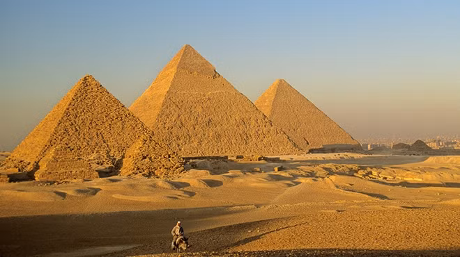 Đại kim tự tháp Giza ở Ai Cập.