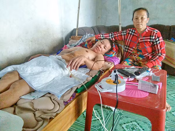 Gia cảnh thương tâm của anh Võ Văn Hổ. Gia cảnh thương tâm của anh Võ Văn Hổ.