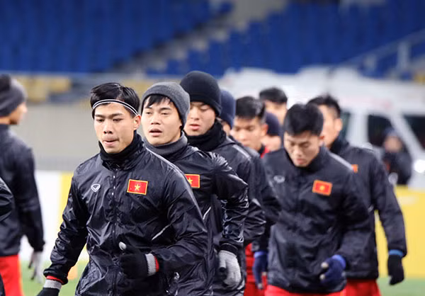 Các cầu thủ U23 Việt Nam đã có một tuần làm quen với khí hậu lạnh tại Côn Sơn - Trung Quốc. Các cầu thủ U23 Việt Nam đã có một tuần làm quen với khí hậu lạnh tại Côn Sơn - Trung Quốc.