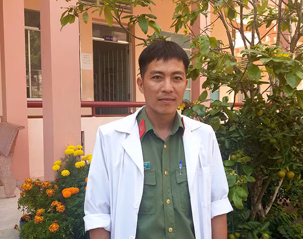 Thượng úy, Bác sỹ Huỳnh Văn Thổ.