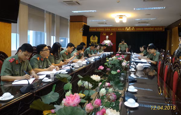 Thành viên Ban tổ chức và các tiểu ban đang thảo luận, thống nhất một số nội dung quan trọng cho Đại hội Công đoàn CAND.