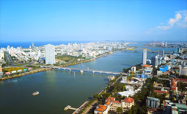 Hai phía cầu sông Hàn, Đà Nẵng ngày nay.