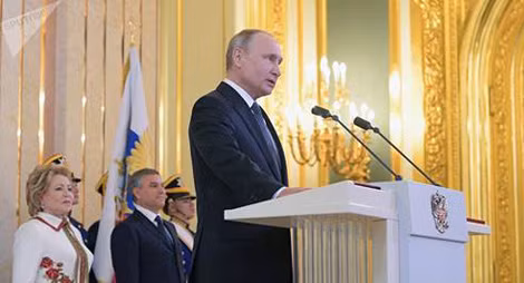 Ông Putin phát biểu tại lễ nhậm chức Tổng thống Liên bang Nga nhiệm kỳ thứ 4 ngày 7-5. Ông Putin phát biểu tại lễ nhậm chức Tổng thống Liên bang Nga nhiệm kỳ thứ 4 ngày 7-5.
