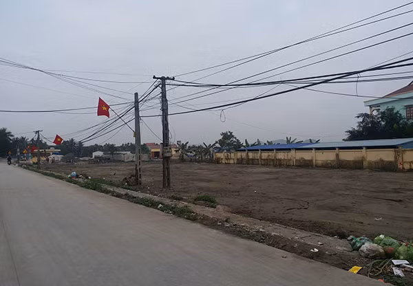 Những vị trí cho là “đất vàng” được bán đấu giá rẻ hơn rất nhiều lần so với thị trường. Những vị trí cho là “đất vàng” được bán đấu giá rẻ hơn rất nhiều lần so với thị trường.
