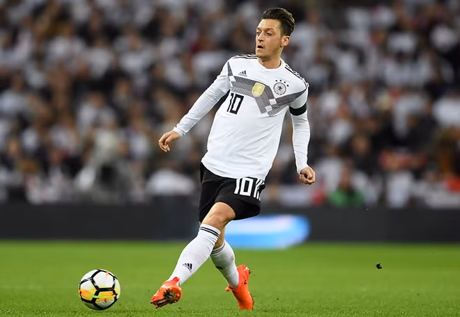 Dù có hay không có nhạc trưởng Mesut Oezil thì đội tuyển Đức nhiều khả năng vẫn sẽ dễ dàng giành ngôi đầu bảng F.