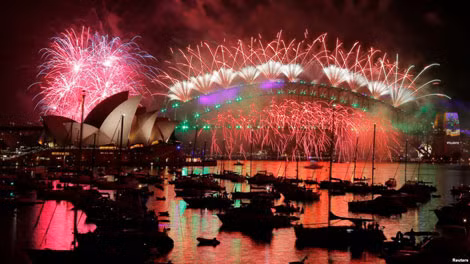 Màn bắn pháo hoa chào năm mới 2018 tại Sydney, Australia.