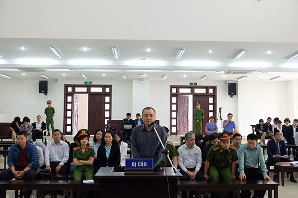 Bị cáo Nguyễn Văn Hoàn. Bị cáo Nguyễn Văn Hoàn.