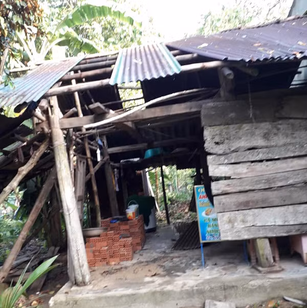 Gần 20 căn nhà tại thôn Đại Bình bị tốc mái, hư hỏng. Gần 20 căn nhà tại thôn Đại Bình bị tốc mái, hư hỏng.