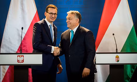 Thủ tướng Hungary Viktor Orban và Thủ tướng Ba Lan Morawiecki. Ảnh: eurotopics.net. Thủ tướng Hungary Viktor Orban và Thủ tướng Ba Lan Morawiecki. Ảnh: eurotopics.net.