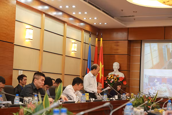 Ông Lê Hồng Thái, Trưởng ban An toàn sức khỏe môi trường báo cáo việc chấp hành các quy định của pháp luật về phòng cháy chữa cháy của Tập đoàn.