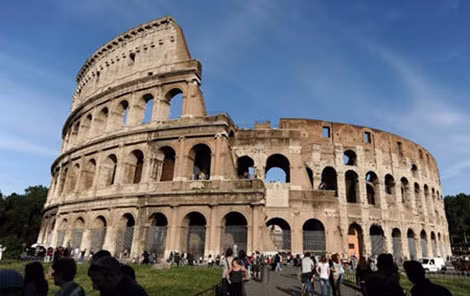 Đại hý trường La Mã Coliseum của Italia bị xuống cấp trầm trọng. Đại hý trường La Mã Coliseum của Italia bị xuống cấp trầm trọng.