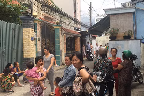 Người dân bàng hoàng trước vụ việc.