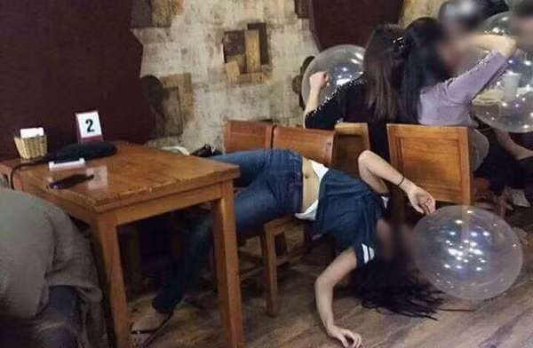 Bóng cười được giới trẻ sử dụng tại nhiều quán bar, quán cafe.