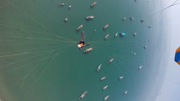 Mỗi cánh bay sẽ lướt qua biển và thưởng lãm toàn cảnh thành phố Đà Nẵng xinh đẹp.