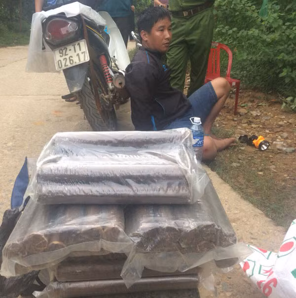 Lê Văn Lĩnh và tang vật.