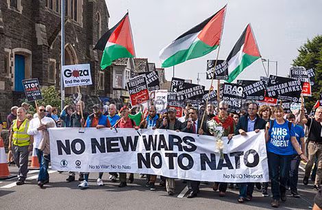 Biểu tình phản đối NATO.