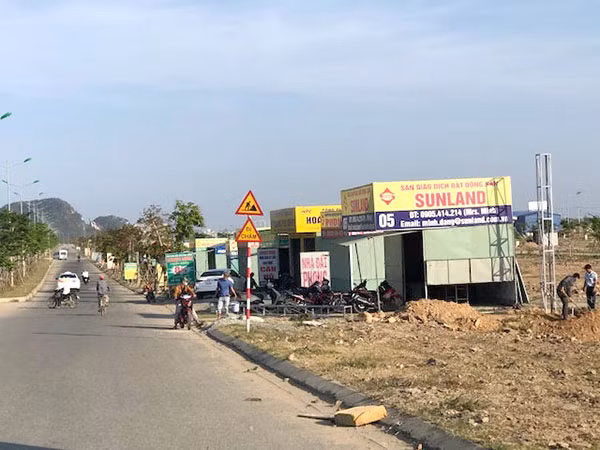 Dịch vụ “cò đất” mọc lên như nấm ở các dự án góp phần nâng giá đất đô thị Đà Nẵng tăng vọt.