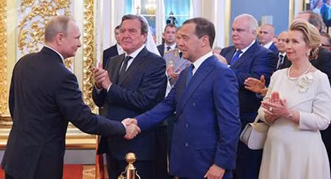 Ông Dmitry Medvedev tại lễ nhậm chức của Tổng thống Putin. Ông Dmitry Medvedev tại lễ nhậm chức của Tổng thống Putin.