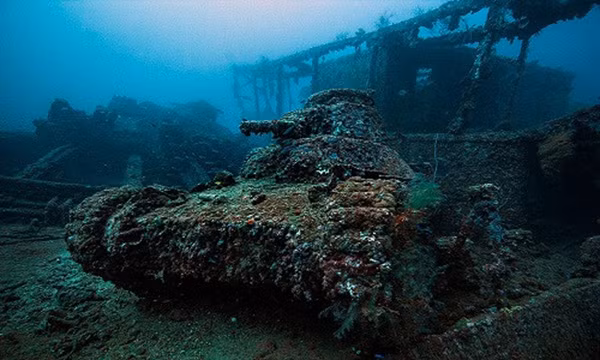Trong Chiến tranh thế giới thứ 2, nghĩa địa tàu chiến lớn nhất thế giới Chuuk Lagoon từng là căn cứ chính của Nhật Bản trên chiến trường Thái Bình Dương. Trong Chiến tranh thế giới thứ 2, nghĩa địa tàu chiến lớn nhất thế giới Chuuk Lagoon từng là căn cứ chính của Nhật Bản trên chiến trường Thái Bình Dương.