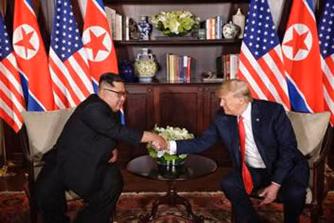 Nhà lãnh đạo Triều Tiên Kim Jong-un và Tổng thống Mỹ Donald Trump tại thượng đỉnh Singapore ngày 12-6.