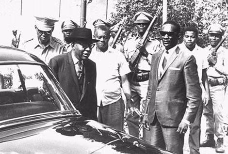 Duvalier cùng “đội quân xác sống” Tonton Macoute của mình.