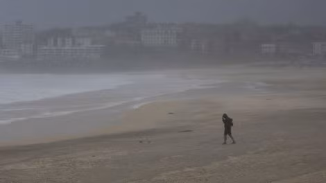 - Bãi biển Bondi tại Sydney trong ngày 21/4. Ảnh: Reuters.