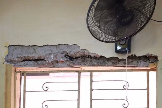 Với tình trạng xuống cấp trầm trọng, ngôi trường có tuổi đời gần 60 thập này cần một phương án xử lý triệt để trong tương lai gần mới có thể giúp học giáo viên, học sinh yên tâm trong công tác dạy và học.