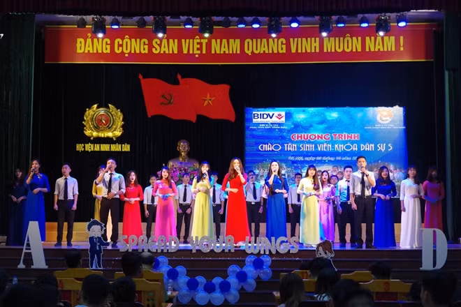 Tiết mục các văn nghệ đặc sắc trong đêm trao giải cuộc thi clip “ Học viện an ninh trong tim tôi’ và chương trình “Chào tân sinh viên khóa Dân sự 5”..